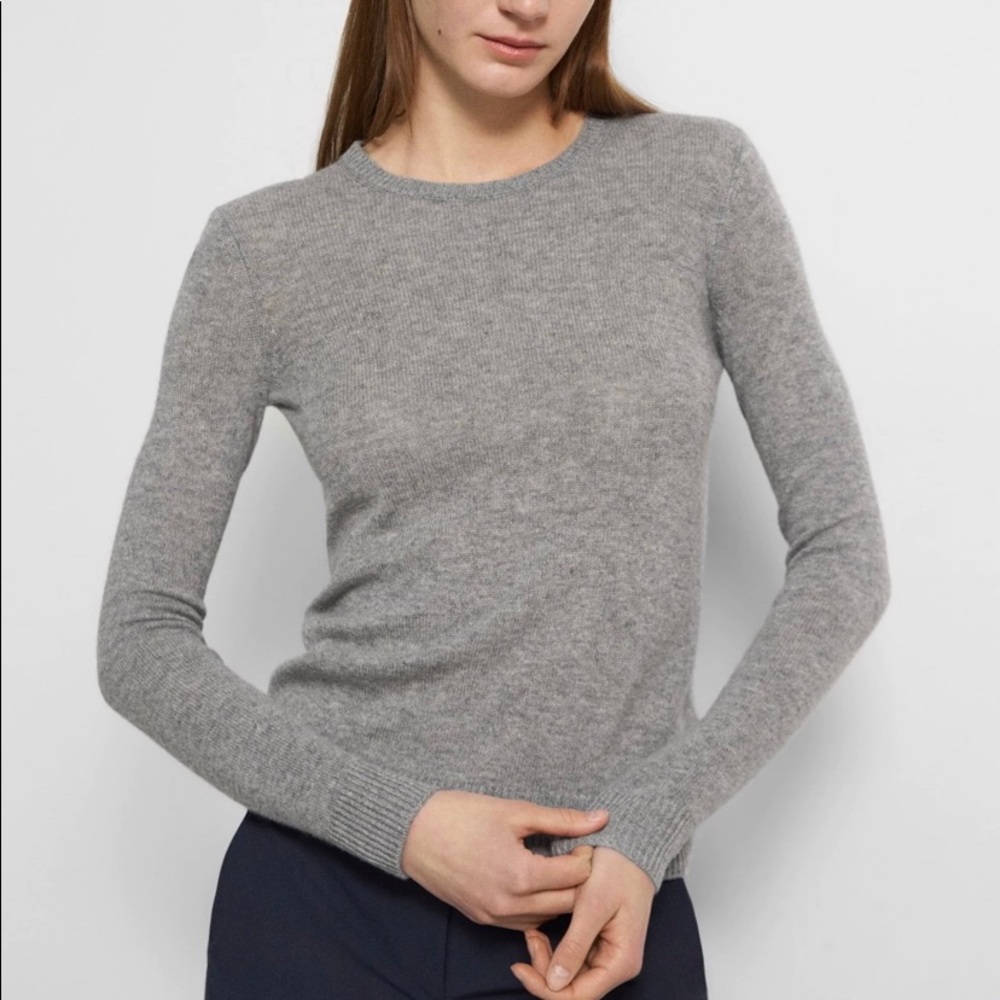 Grey crawneck cashmere sweater